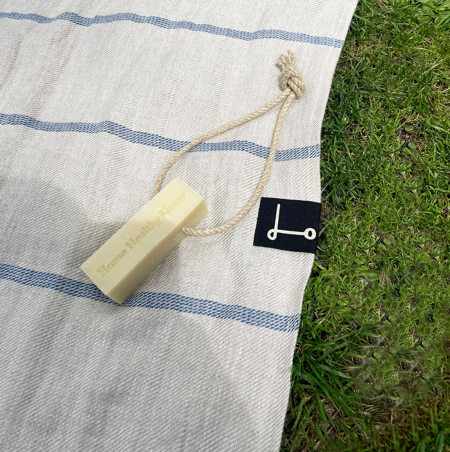 Jabón quitamanchas en barra.