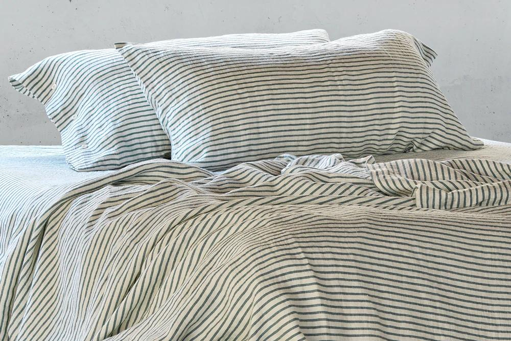 ¿Cada cuánto lavar la ropa de cama en verano?