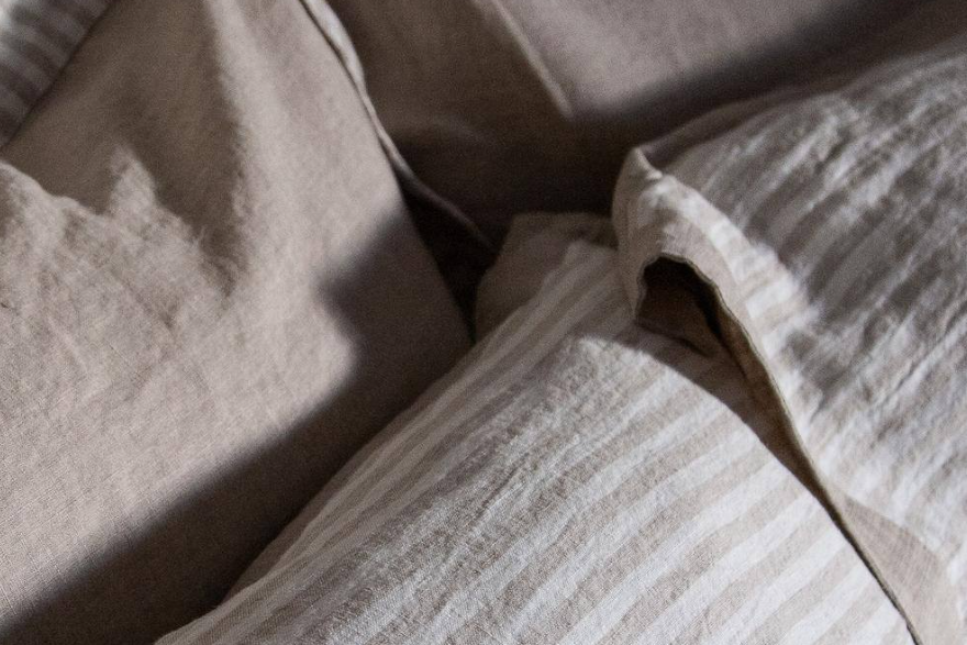Ventajas y beneficios de dormir con una funda de almohada de lino