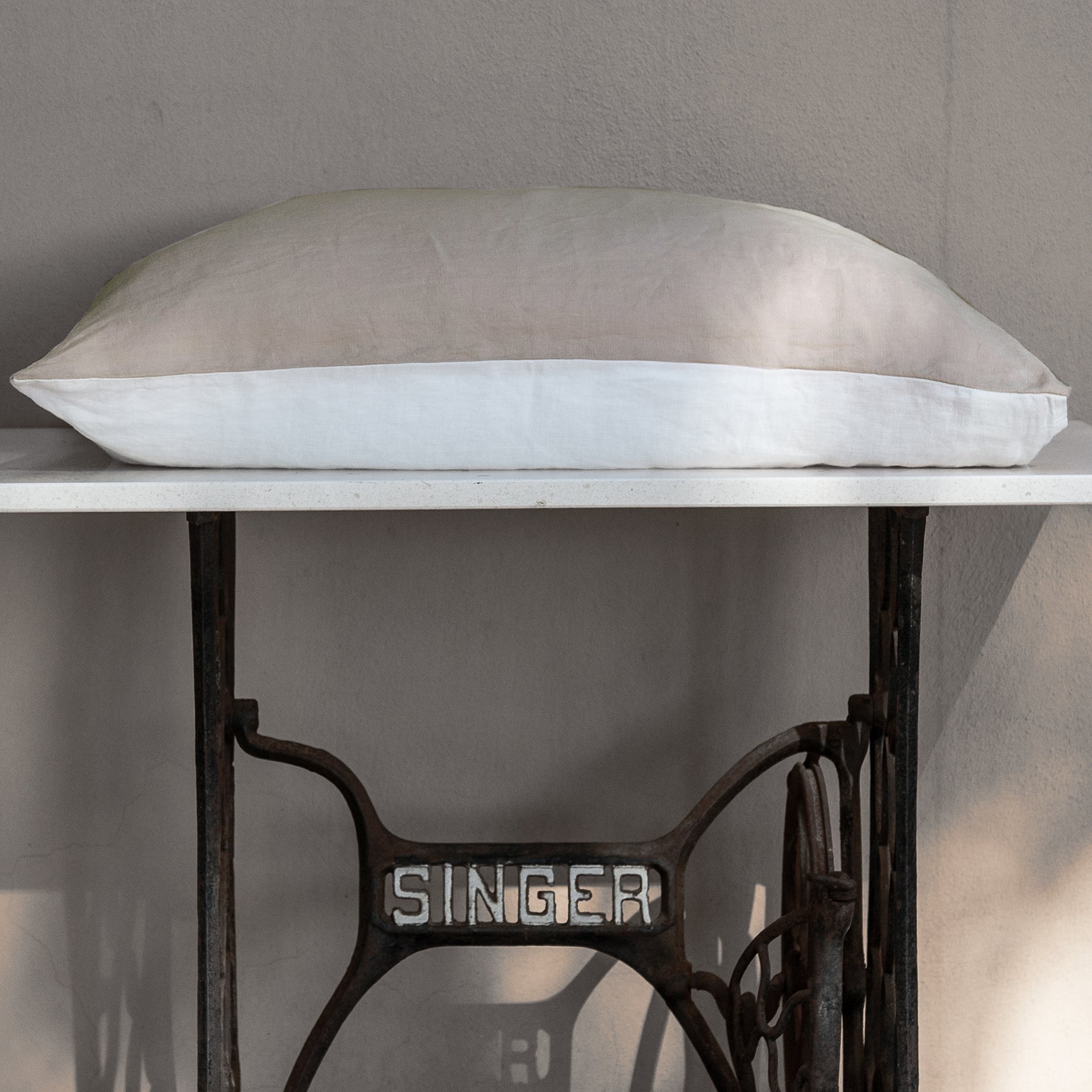 Funda de almohada de lino bicolor, blanca y natural