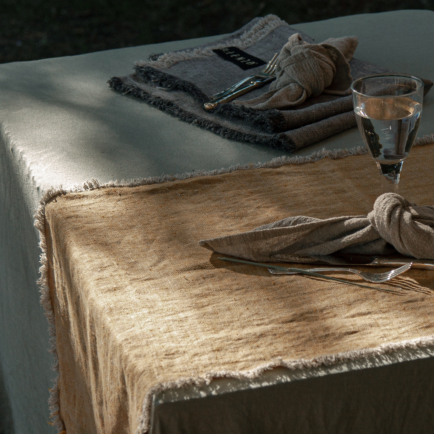 Caminos de mesa de lino JAIPUR desflecados