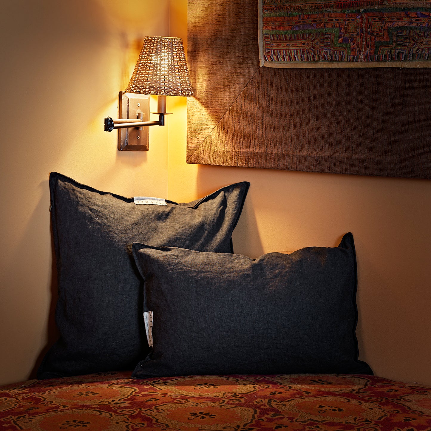 Cojines negros clásicos de lino