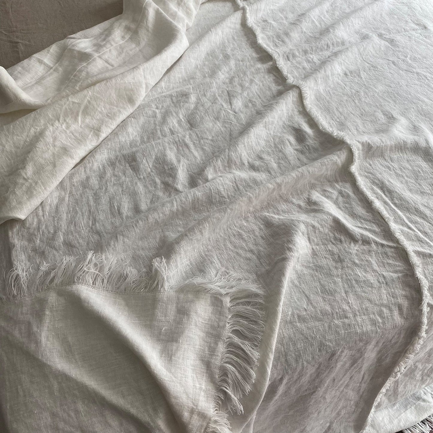 detalle de Colcha de lino blanco para verano