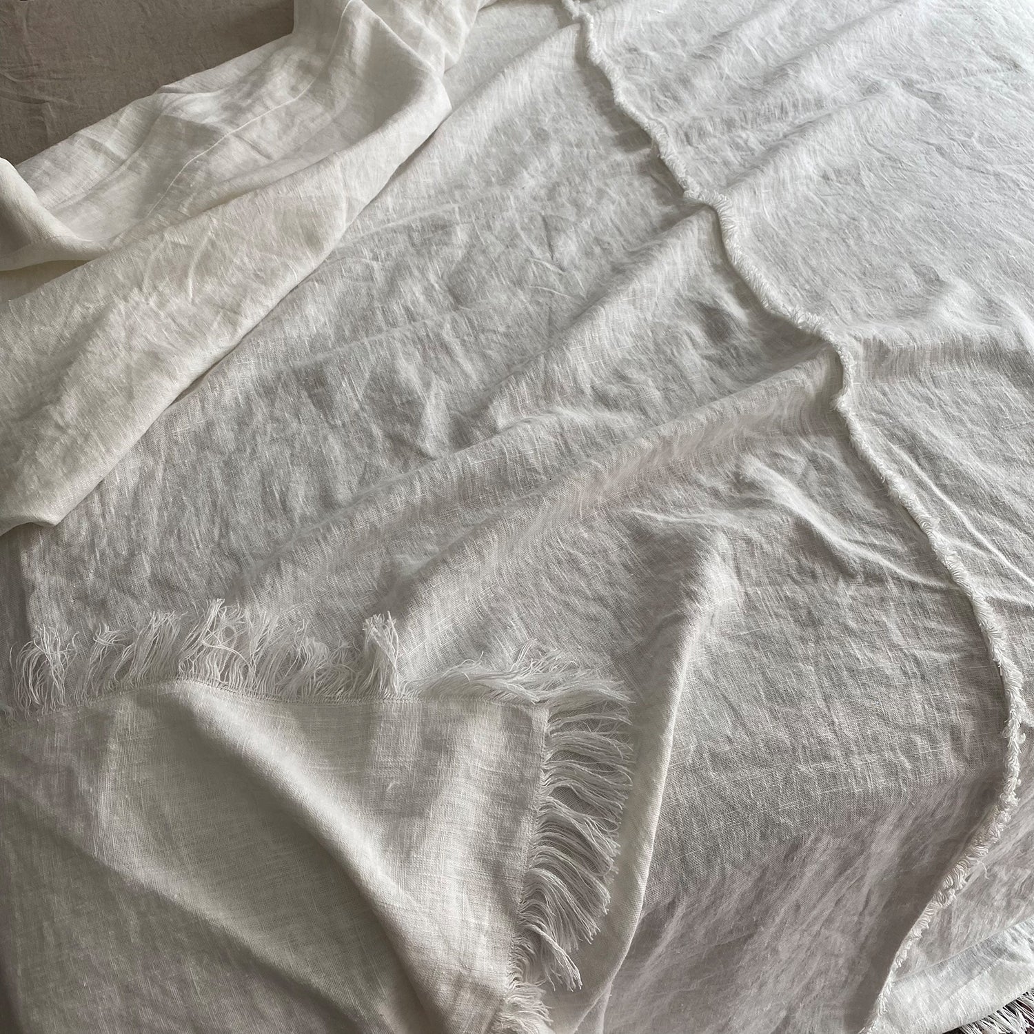 detalle de Colcha de lino blanco para verano