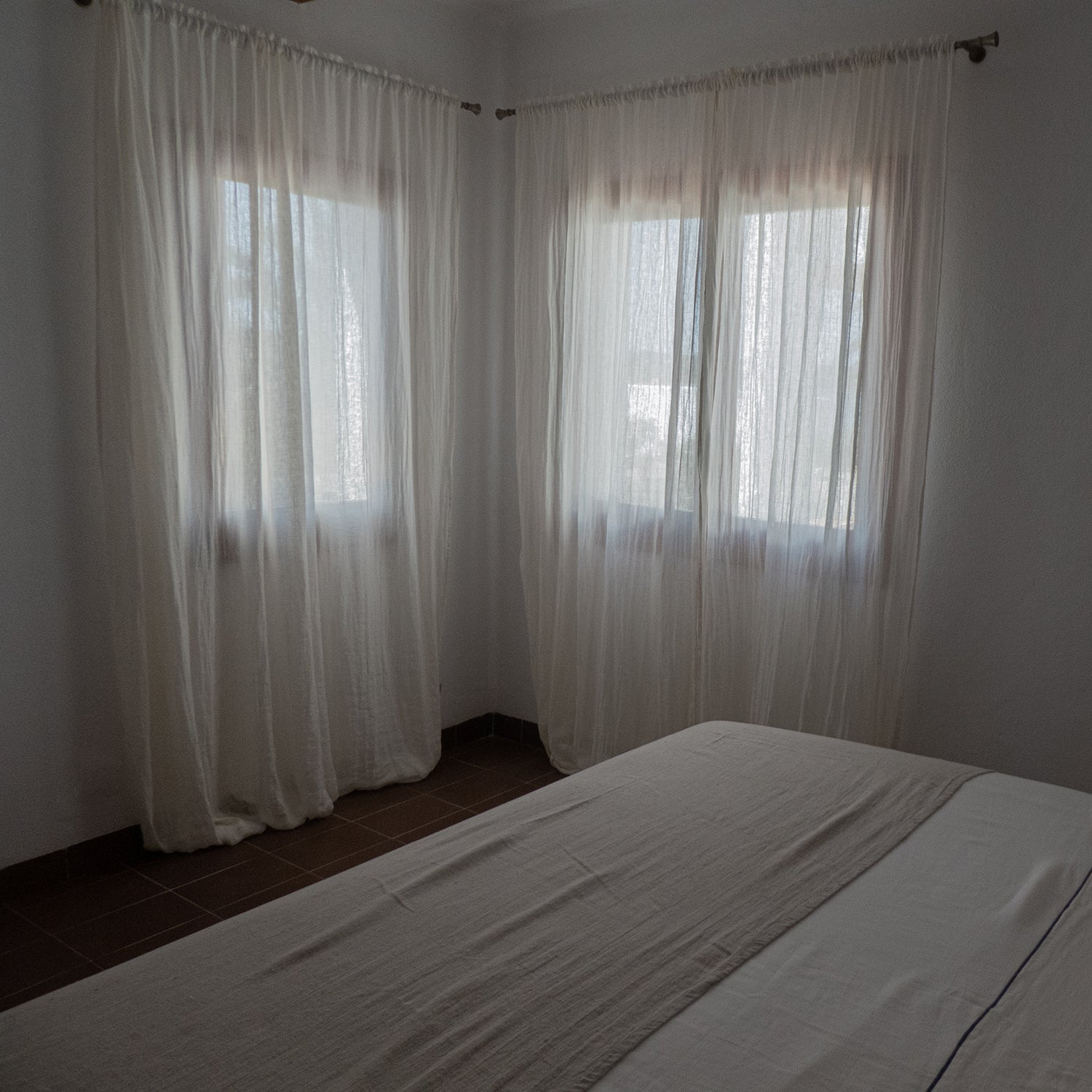 cortina-lino-natural-blanco-roto-delenzo-150gr-m2