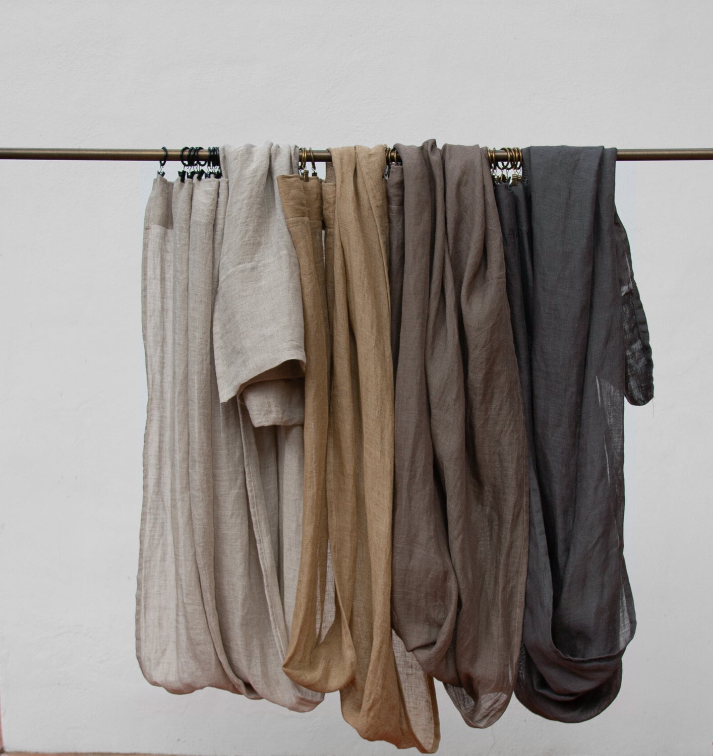 Cortinas de lino de color tierra, natural, gris y topo