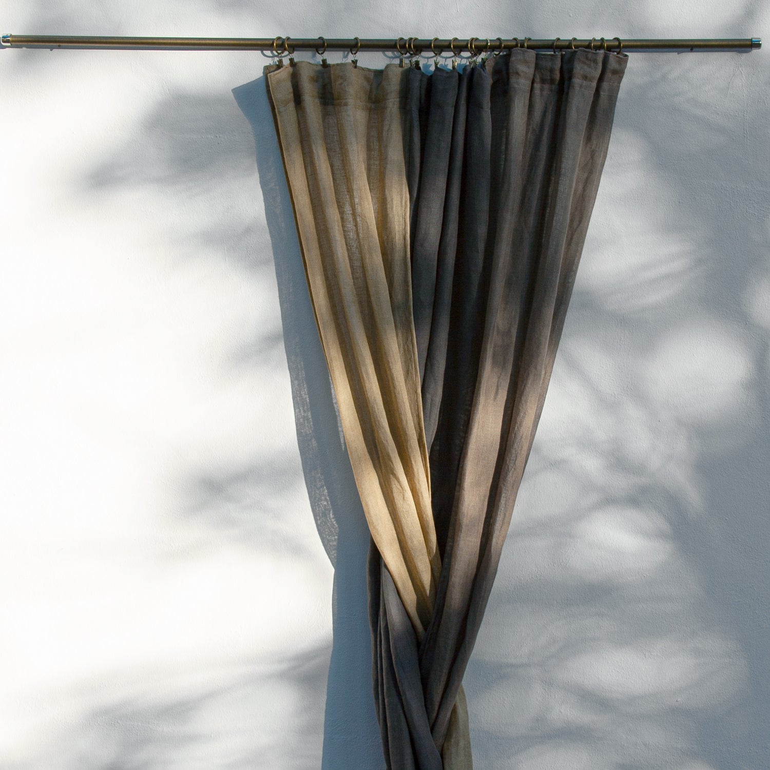 Cortinas de lino de color tierra,  gris y topo