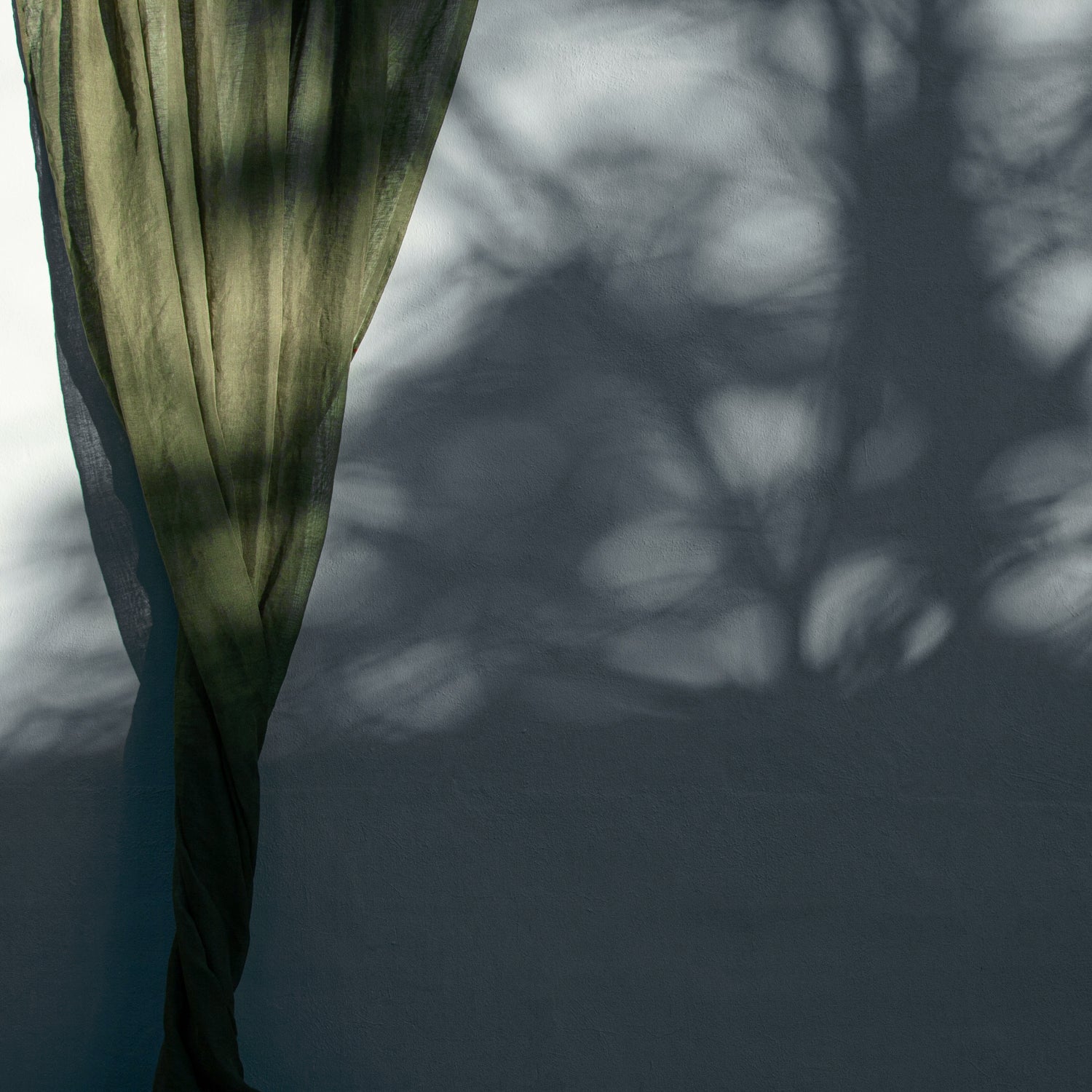 Cortina verde olivo de lino