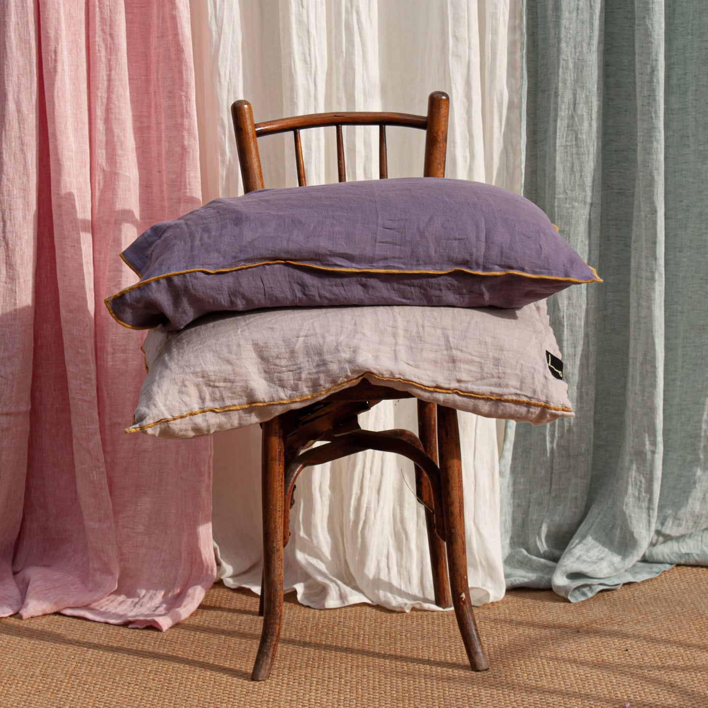 Fundas de almohada de lino malva. dE.LENZO