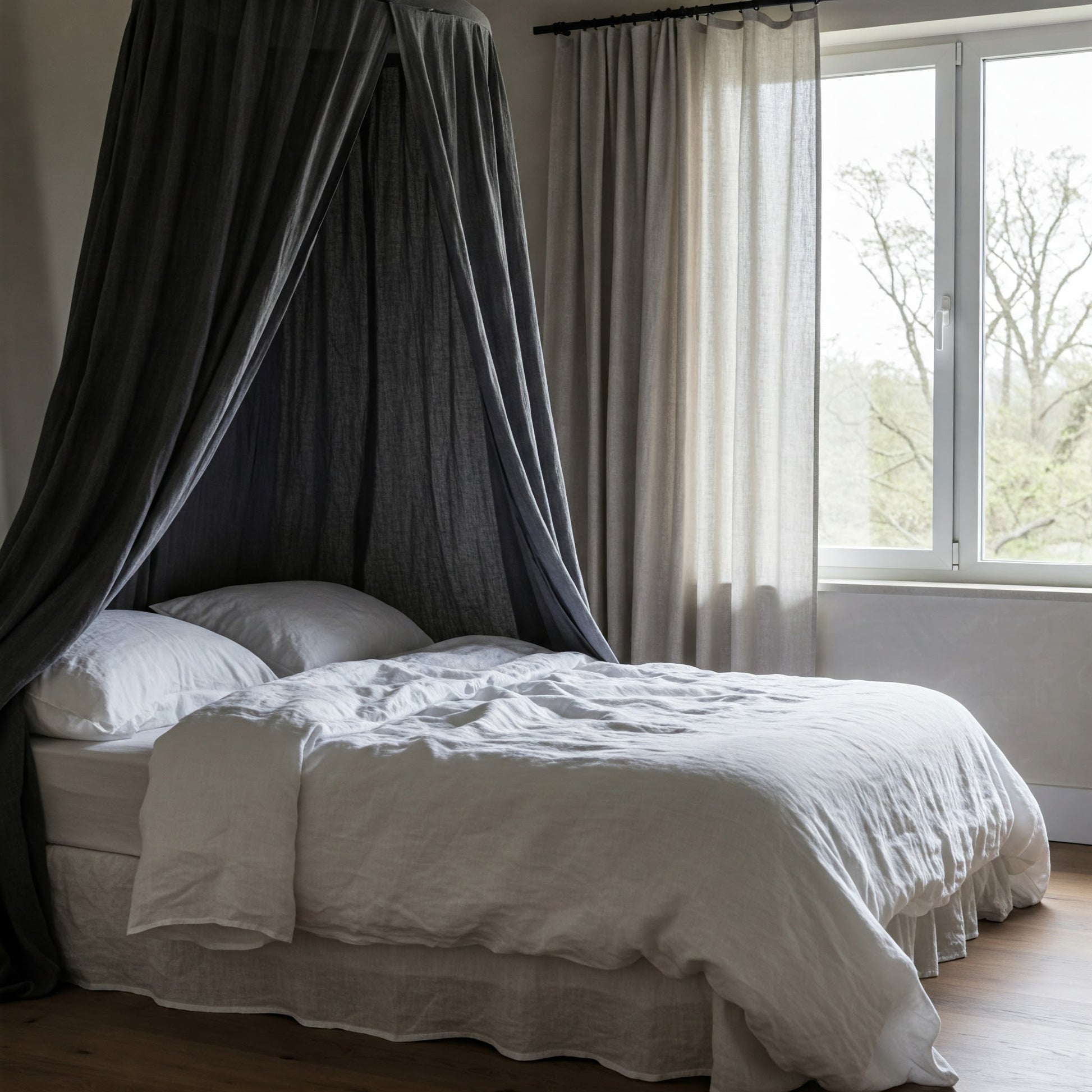 CAMA CON dosel de lino negro