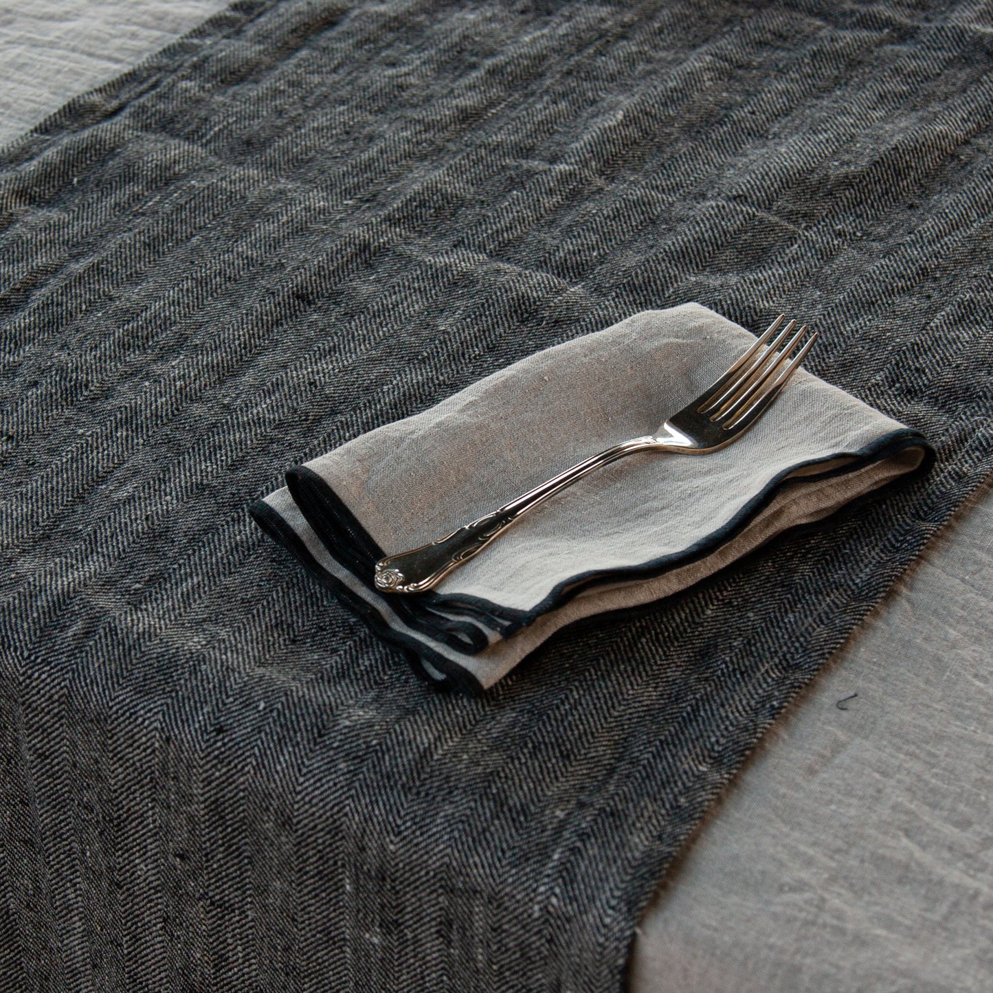 Caminos de mesa de lino JAIPUR desflecados