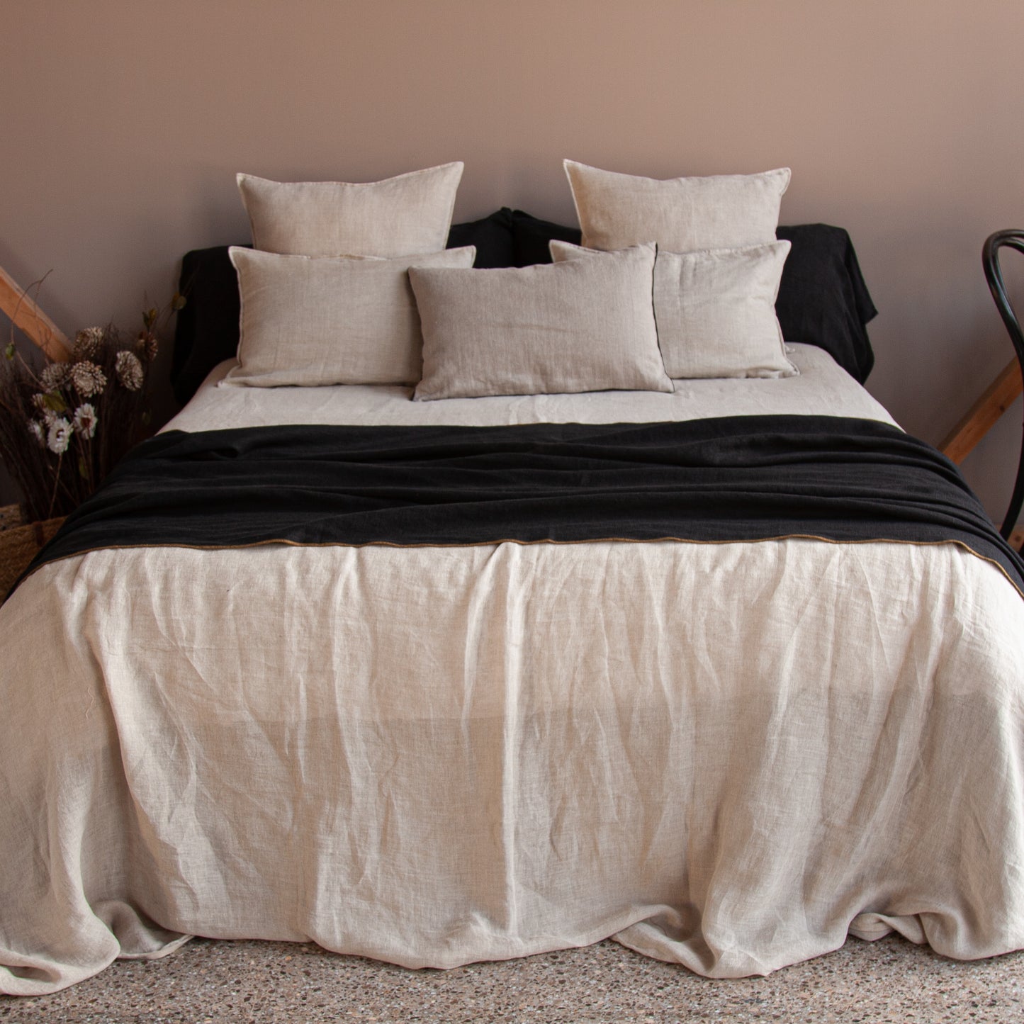 Colcha y Plaid de lino lavado CLÁSICO NEGRO