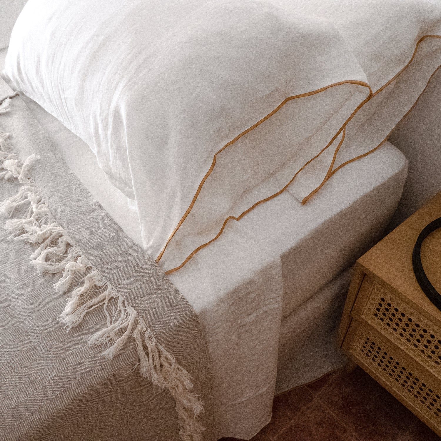 Sábanas con repulgo mostaza