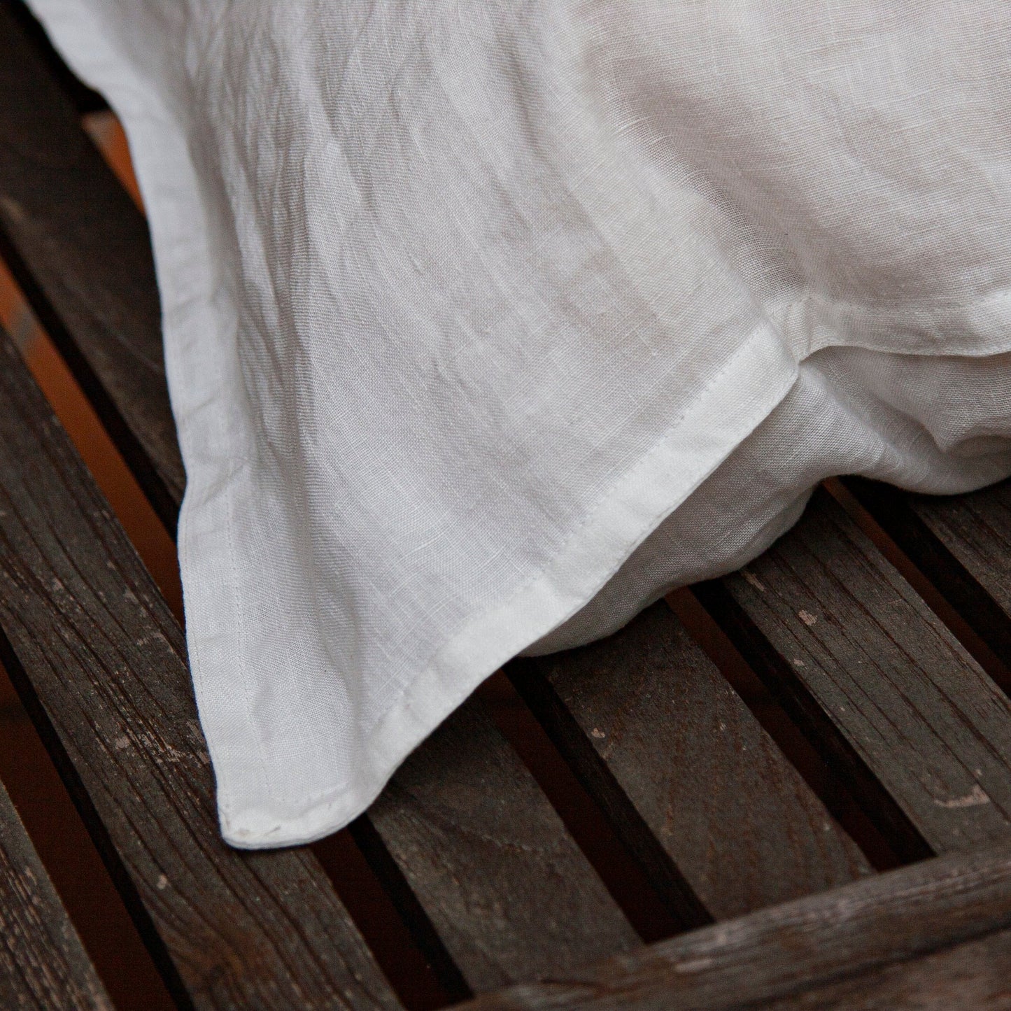 Detalle de Juego de sábanas de lino BLANCO -4 piezas - dE.LENZO 