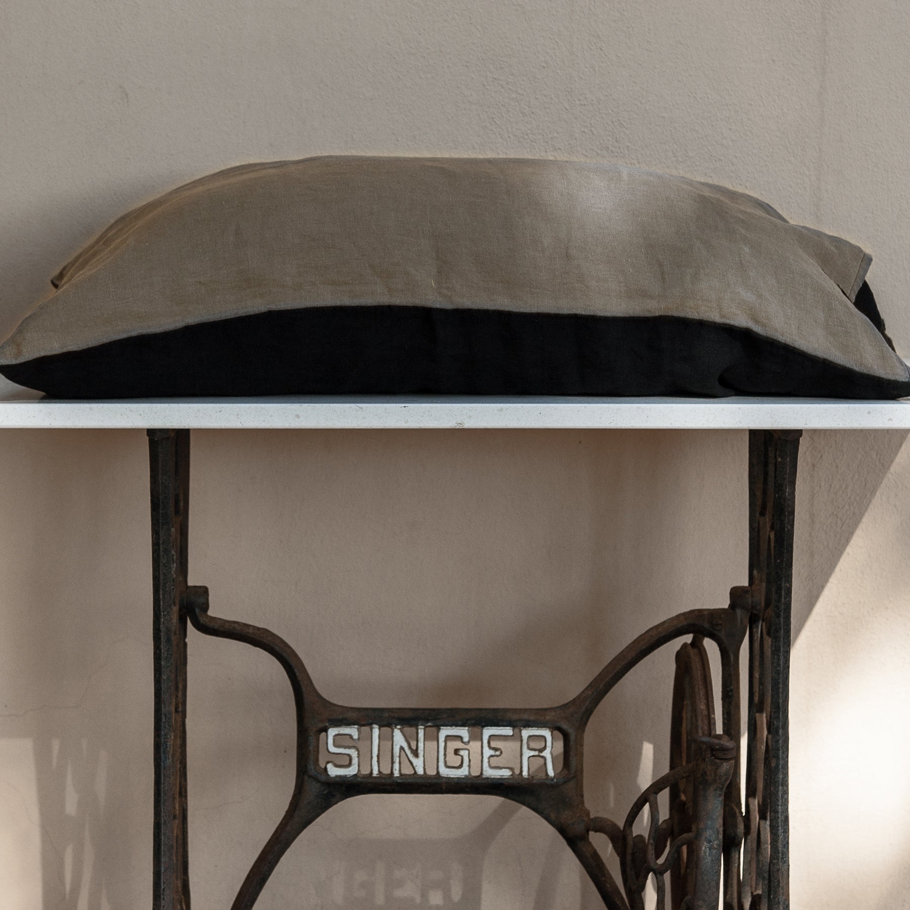 Funda de almohada de lino NEGRA&NATURAL - dE.LENZO 