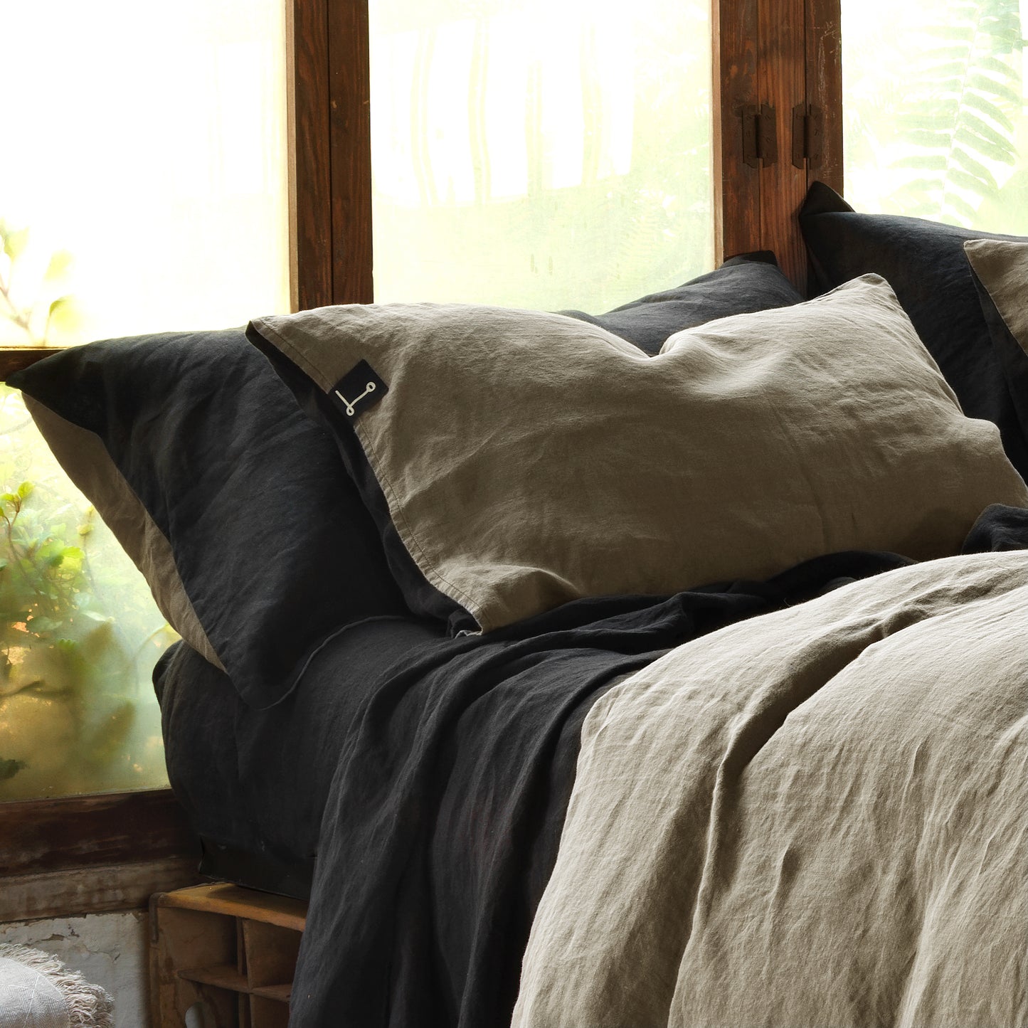 Funda de almohada de lino NEGRA&NATURAL - dE.LENZO 