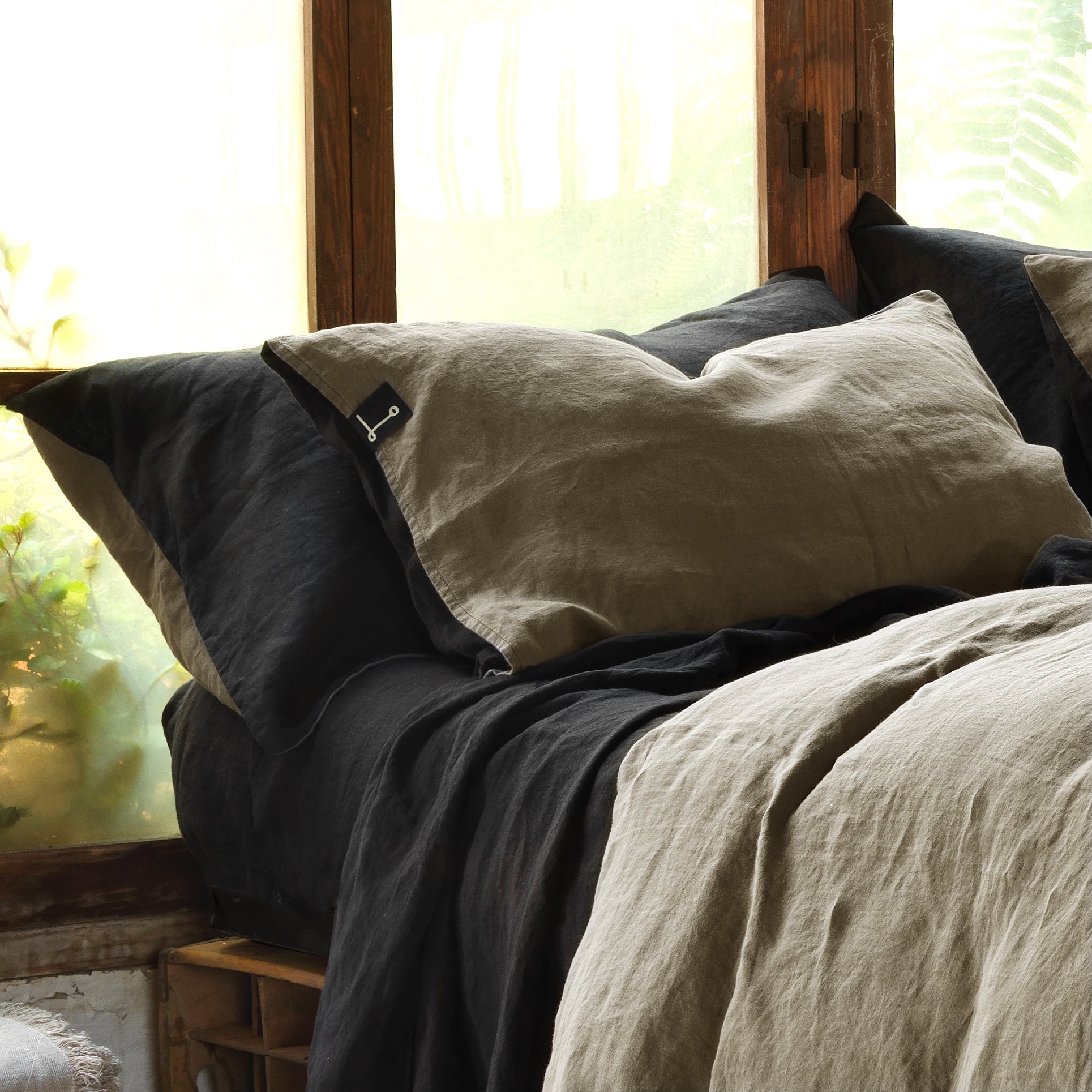 Funda de almohada de lino NEGRA&NATURAL - dE.LENZO 