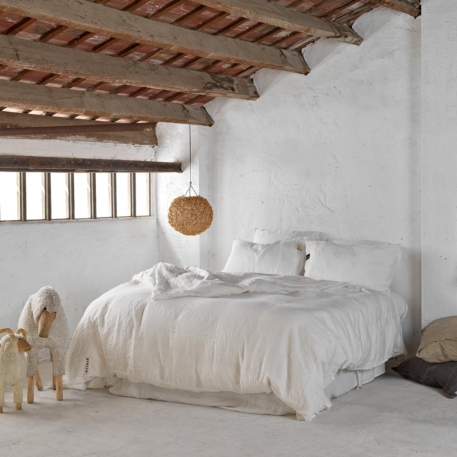 Juego completo de lino blanco rústico Funda nórdica, bajera y almohadas.