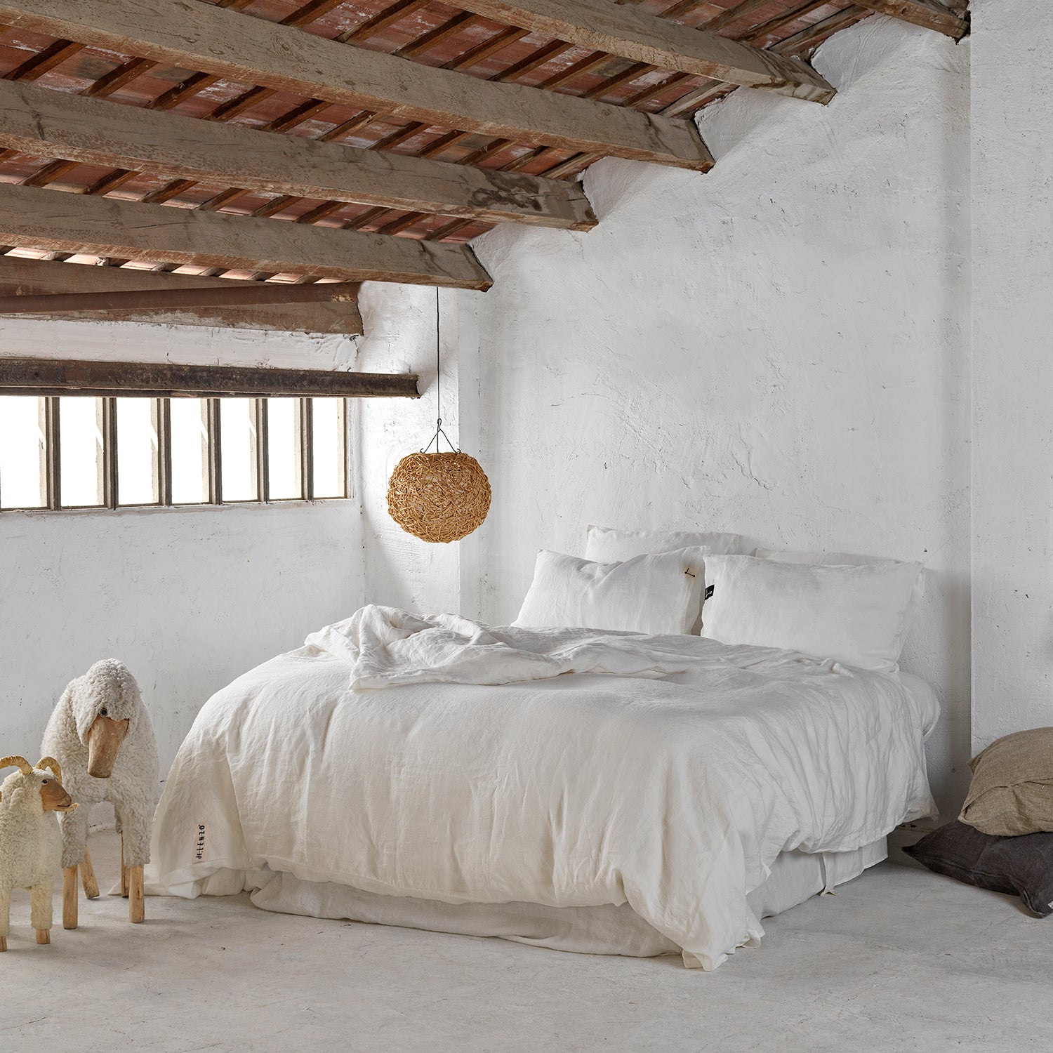 Juego completo de lino blanco. Funda nórdica, bajera y almohadas.