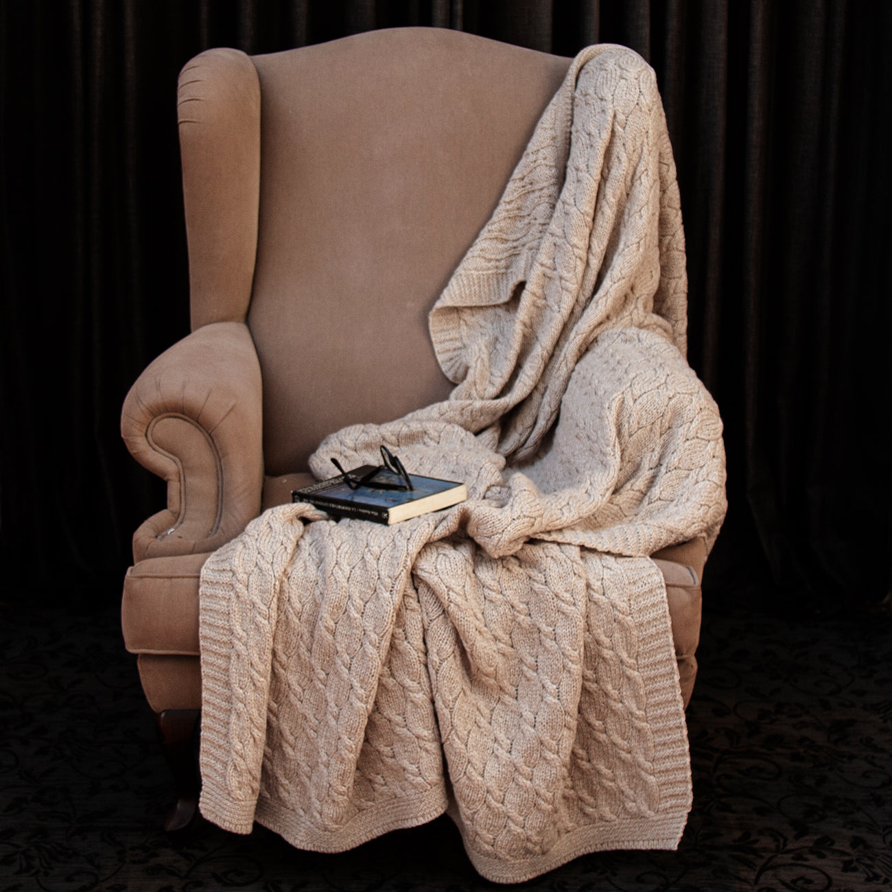 Manta de lana merino beig trenzada.