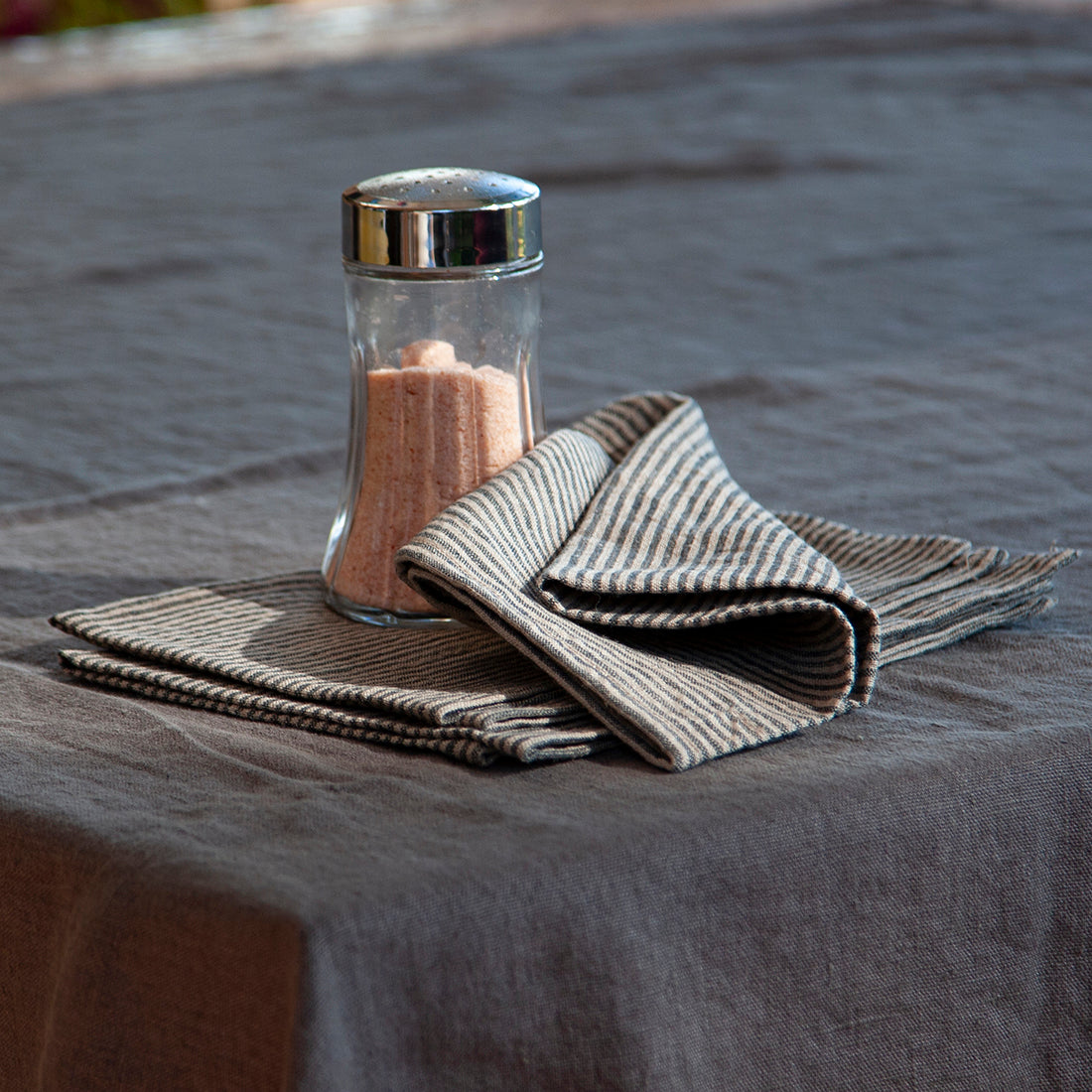 Detalle de Servilletas de lino STRIPES - dE.LENZO 