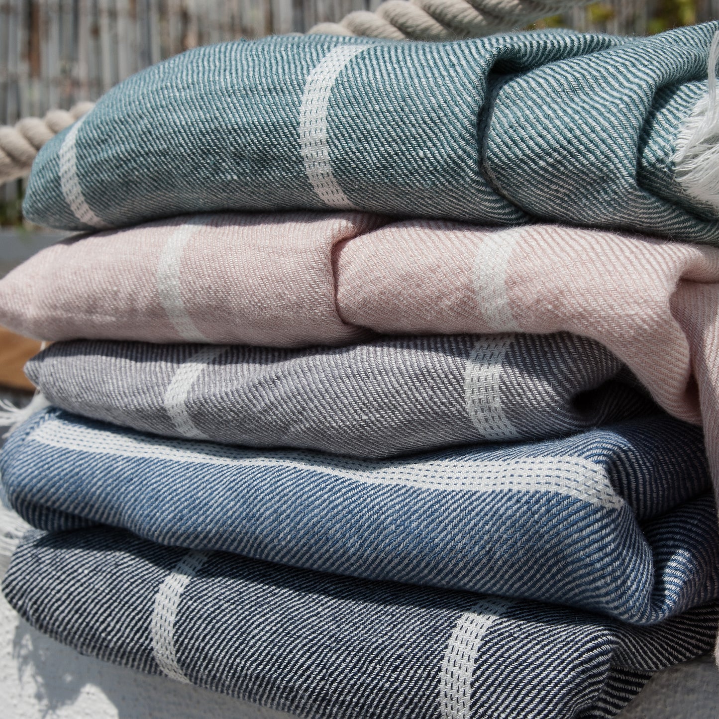 Toallas NIKI de lino para la playa en varios colores