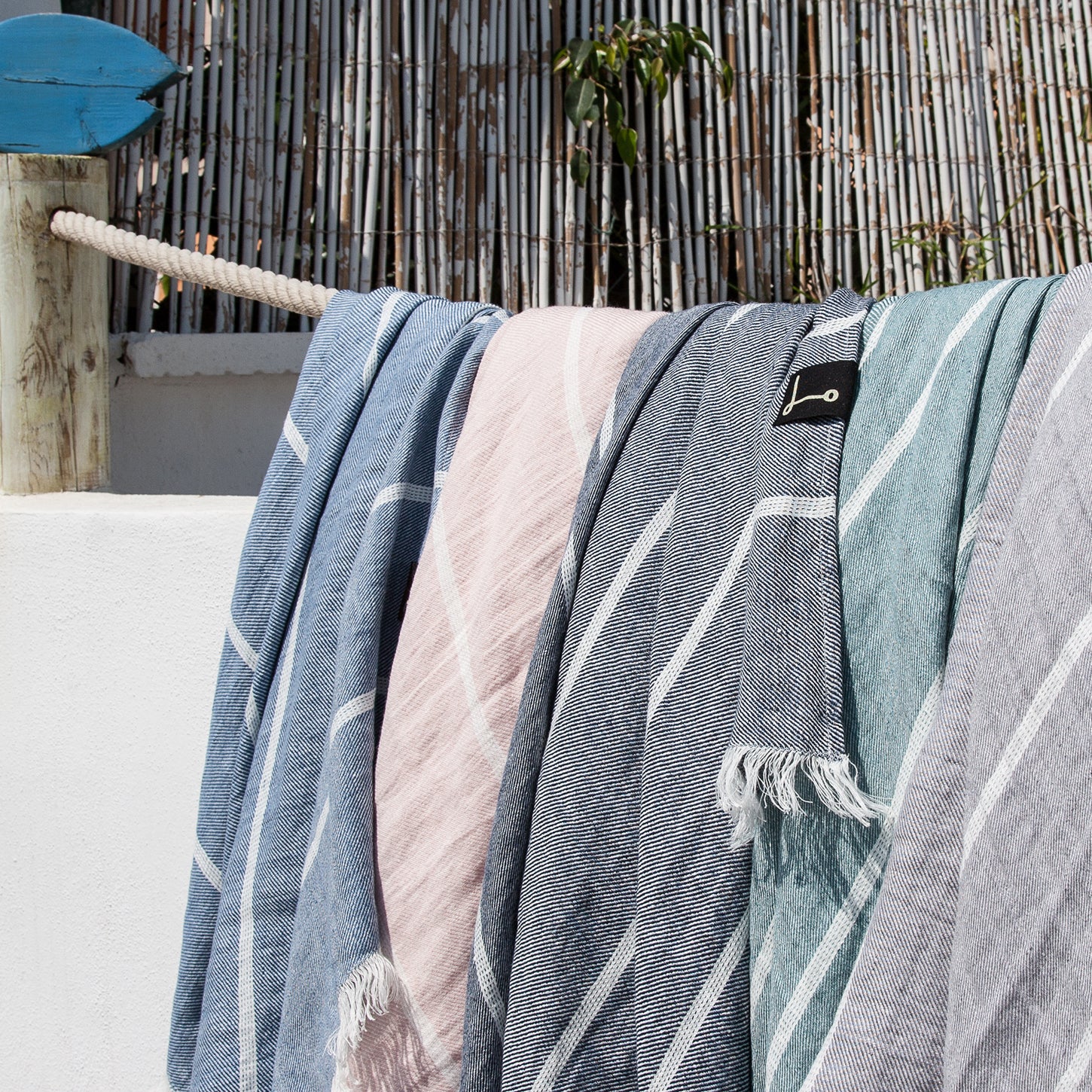 Toalla de playa de lino NIKI colores - dE.LENZO